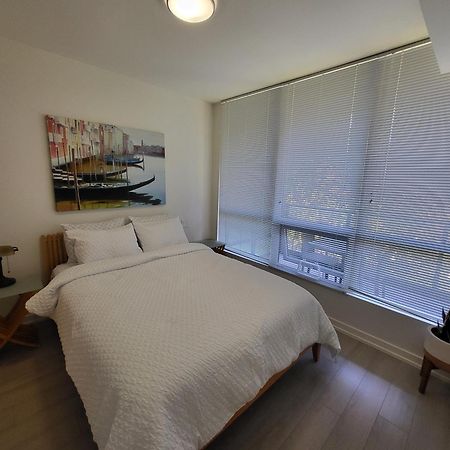 Your Perfect Escape - Modern Landmark Condo In Downtown Calgary - Free Parking- Premium Location מראה חיצוני תמונה