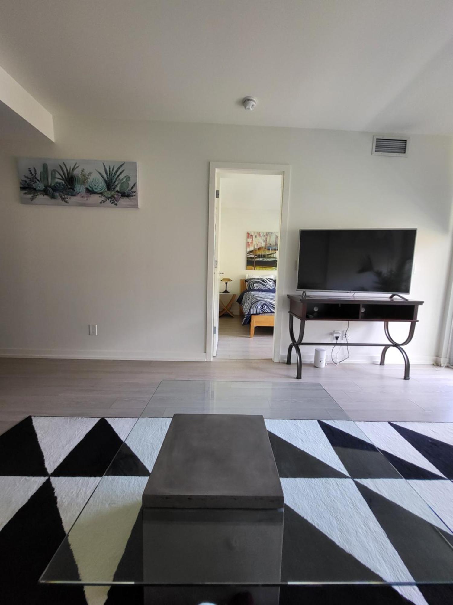 Your Perfect Escape - Modern Landmark Condo In Downtown Calgary - Free Parking- Premium Location מראה חיצוני תמונה
