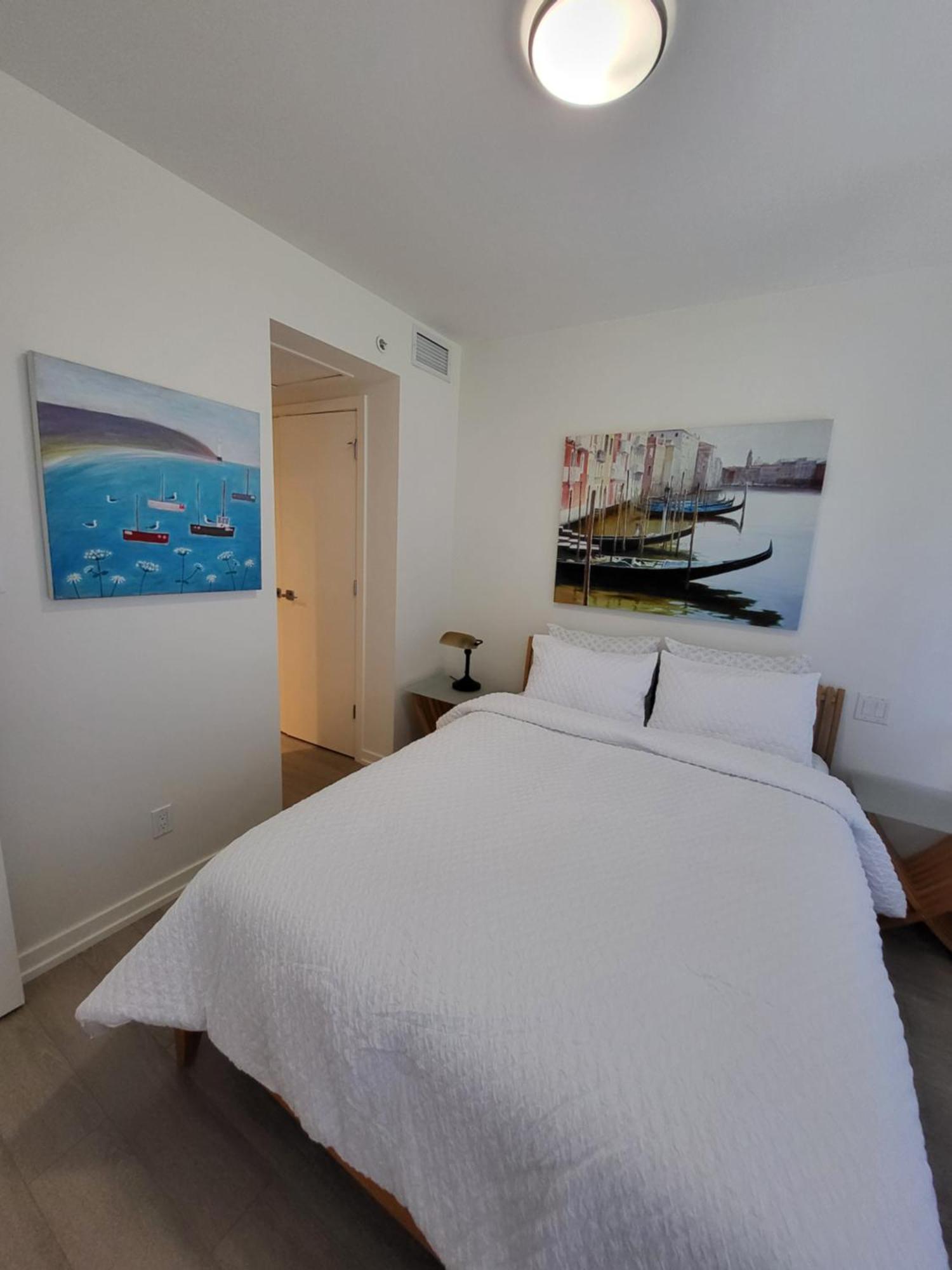 Your Perfect Escape - Modern Landmark Condo In Downtown Calgary - Free Parking- Premium Location מראה חיצוני תמונה